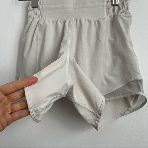 Lululemon Women Hotty Hot High-Rise Lined Athletic Short 4" Bone Cream US 2 - Picture 2 of 5
